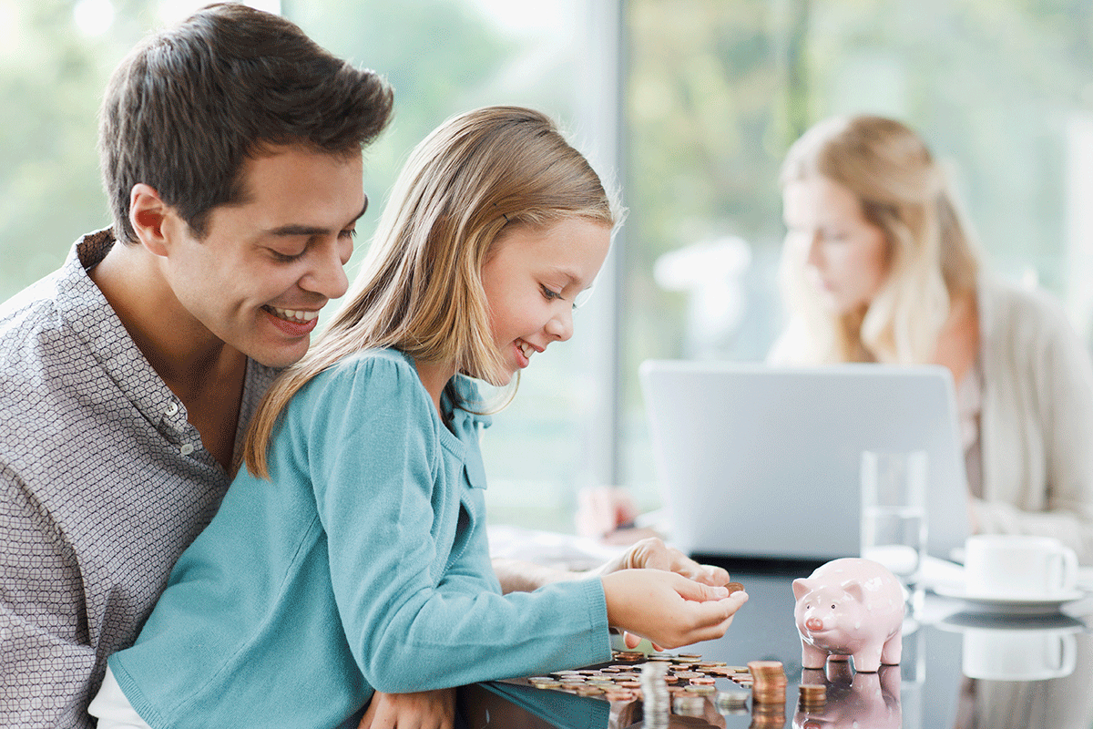 father helping daughter count coins